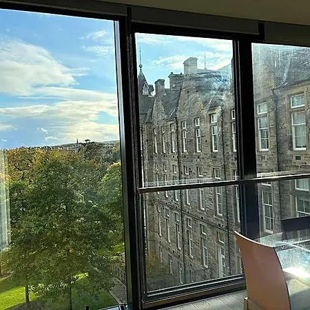Hotel Stunning Park View Quartermile Close Proximity To Castle Edinburgh