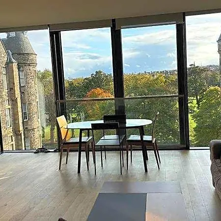 Stunning Park View Quartermile Close Proximity To Castle Hotel