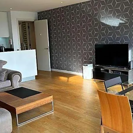 Stunning Park View Quartermile Close Proximity To Castle 2*