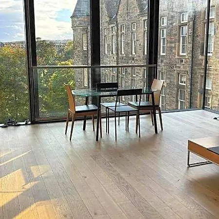 Stunning Park View Quartermile Close Proximity To Castle 2* Edinburgh