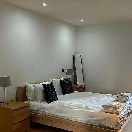 Stunning Park View Quartermile Close Proximity To Castle Edinburgh