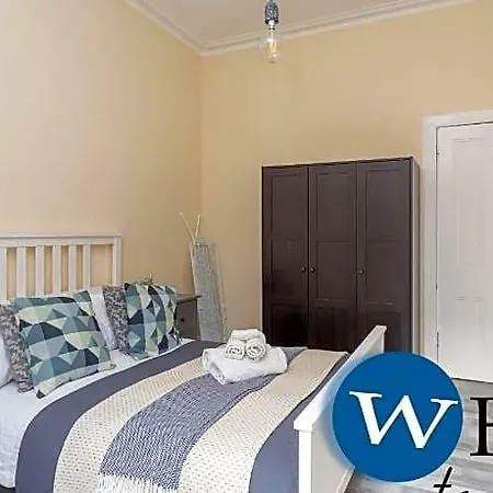 Brunswick Road Lovely 2 Bed Hotel