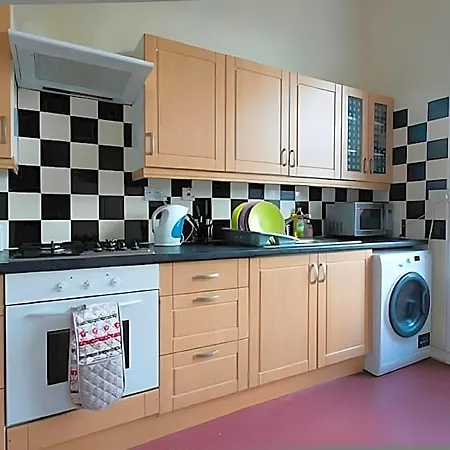 Lauriston Roomz 2*