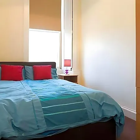 Lauriston Roomz Hotel