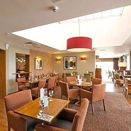 Premier Airport - M9 Jct1 * Edinburgh