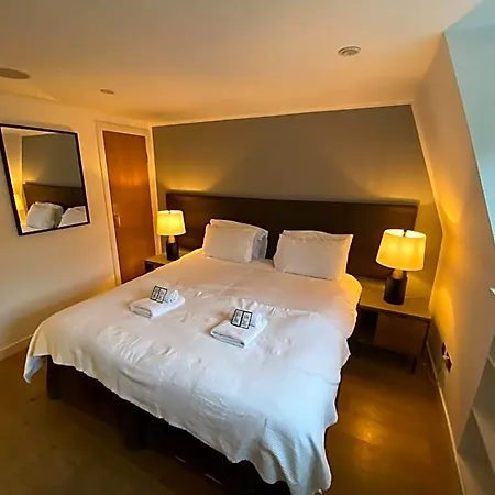Cs Exclusive Of Princess Street West End Apartahotel *