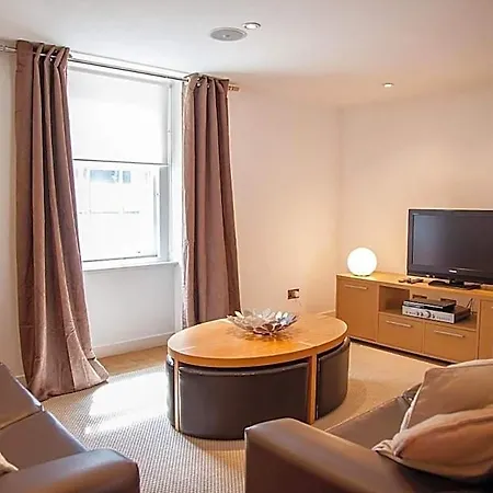 Cs Exclusive Of Princess Street West End Edimburgo