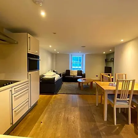 Cs Exclusive Of Princess Street West End Edimburgo