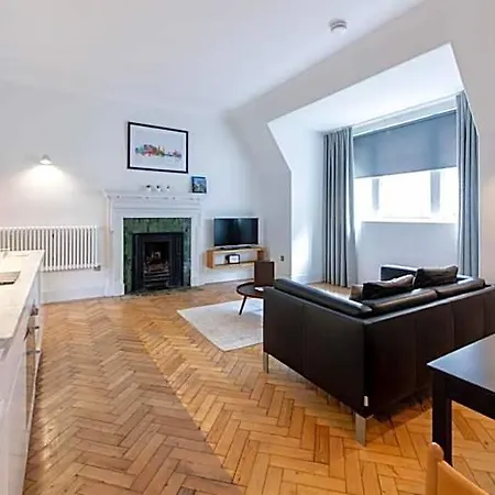 Linton Collection - 28 North Bridge 4* Edinburgh