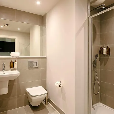 Aparthotel 33 Castle Terrace 4*