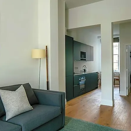 Aparthotel 33 Castle Terrace 4*