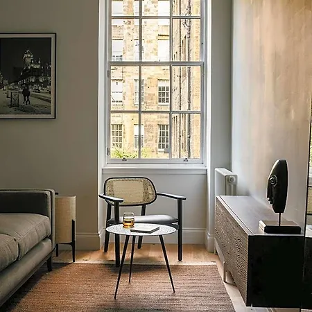 Aparthotel 33 Castle Terrace 4*