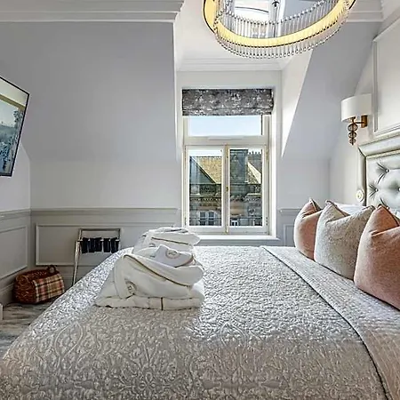 Righ Residences - George Street Aparthotel