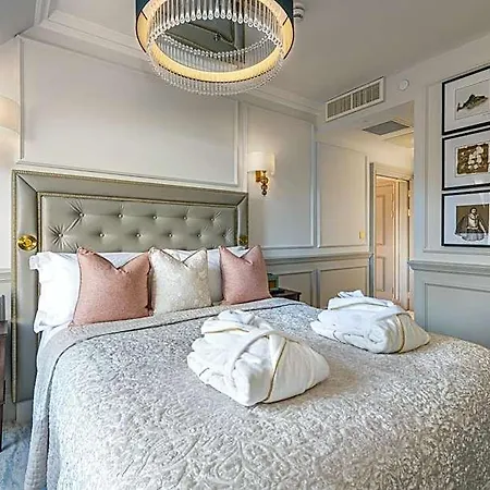 Righ Residences - George Street Aparthotel