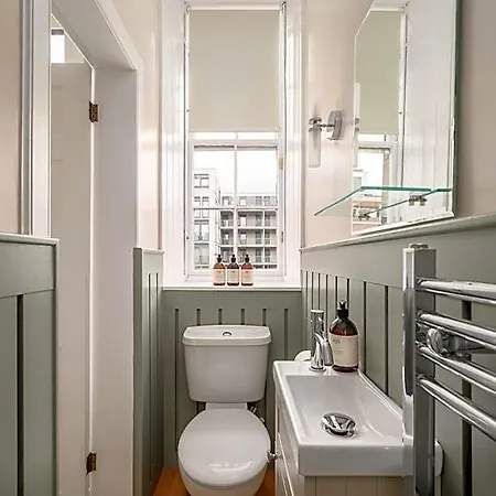 Gilmore Townhouse 3*