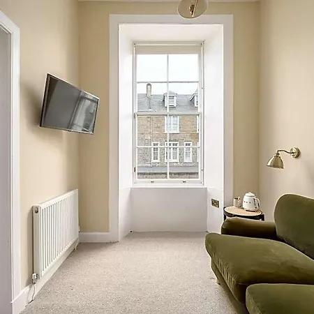 Gilmore Townhouse 3*