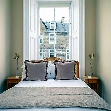 Gilmore Townhouse 3*