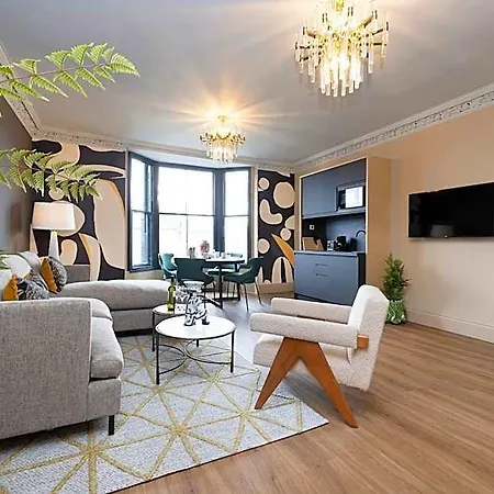30 Castle Street 3*