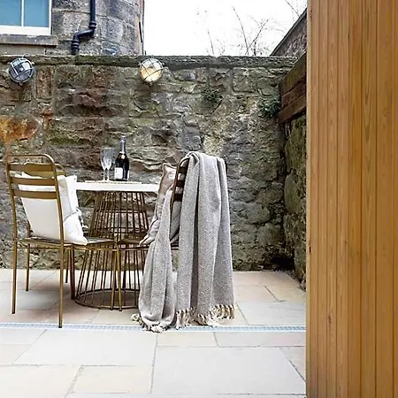 29 Queen Street Aparthotel 4*