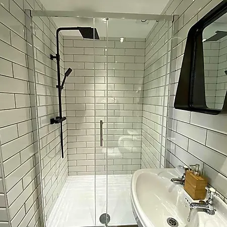Queen Street Boutique Aparthotel