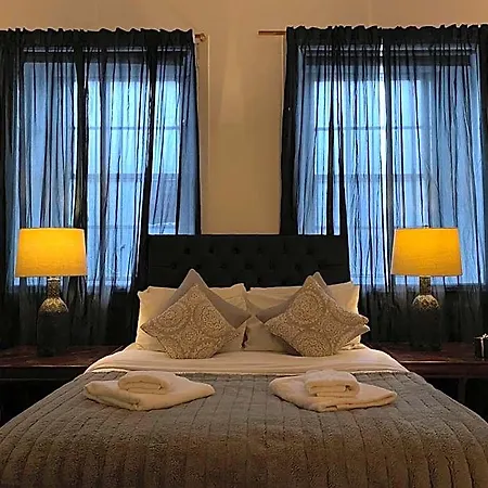 Queen Street Boutique Aparthotel 5*