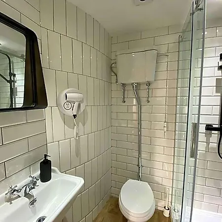 Queen Street Boutique Aparthotel 5*