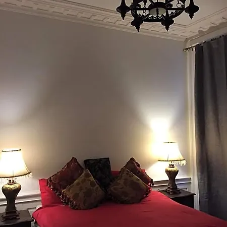 Royal Mile By The Castle Aparthotel 5*