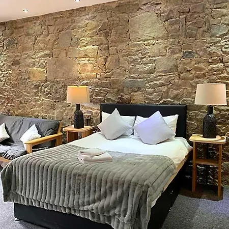 Aparthotel Royal Mile By The Castle 5*