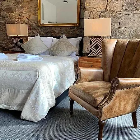 Royal Mile By The Castle Aparthotel