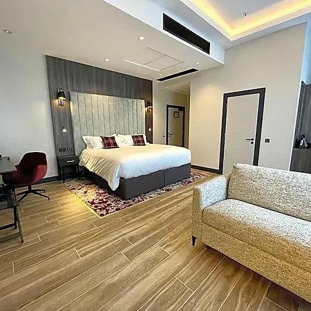 Tynecastle Park Hotel