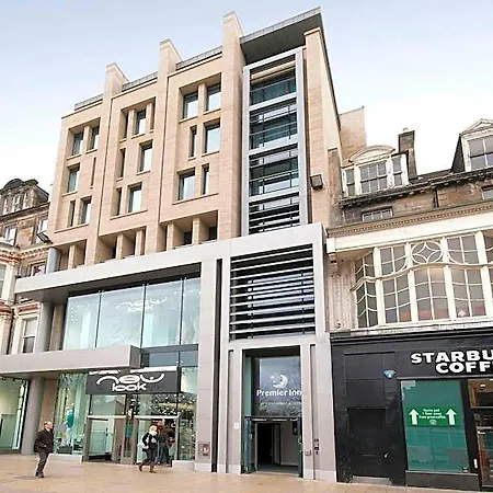 Premier Inn Edinburgh Princes Street 3*