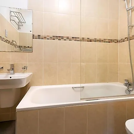 Appartamento Joivy Spacious Near The Meadows Edimburgo