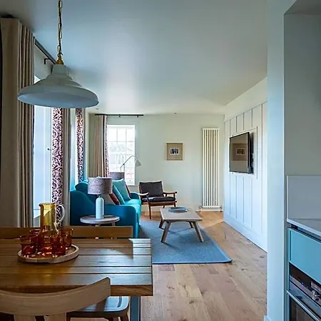Apart Otel Abbey Apartments, At Holyrood 4*