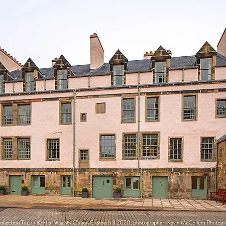 Abbey Apartments, At Holyrood 4*