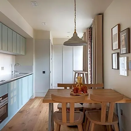 Apart Otel Abbey Apartments, At Holyrood 4*
