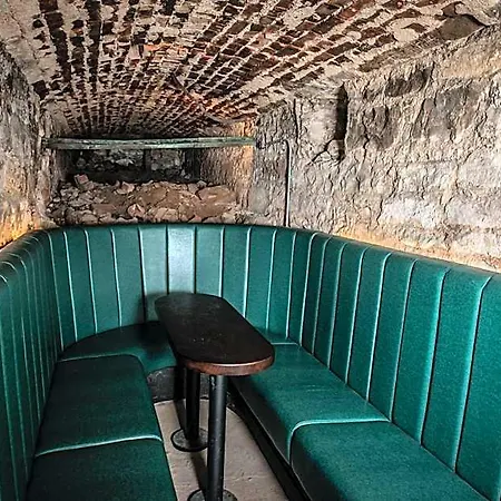 Code - The Court, Albergue Edimburgo
