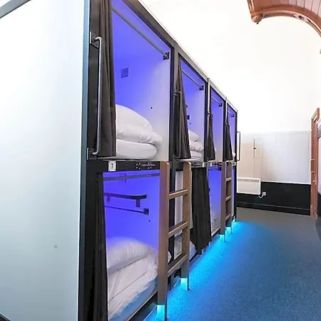 Albergue Code - The Court, *