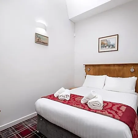 Smith Place 3*