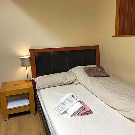 Edinb&b * Edinburg