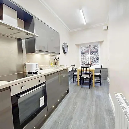 Hostel Backpackers - Over 18s Only *