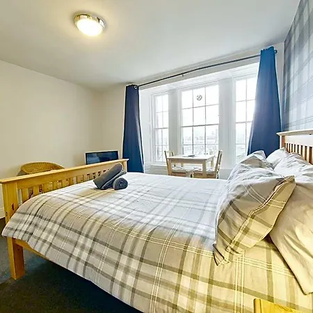 Backpackers - Over 18s Only * Edinburgh