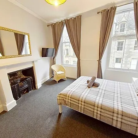 Backpackers - Over 18s Only Hostel *