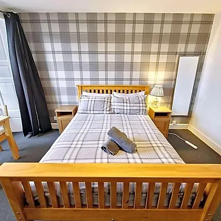 Backpackers - Over 18s Only Hostel *