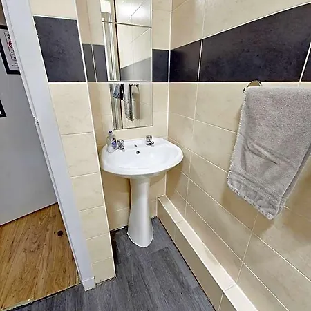 Backpackers - Over 18s Only *