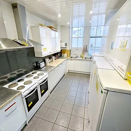 Hostel Backpackers - Over 18s Only