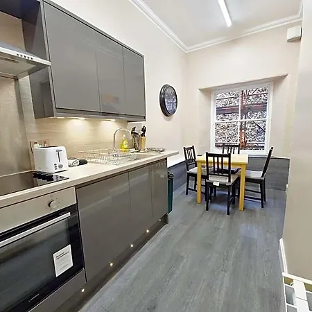 Backpackers - Over 18s Only * Edinburgh