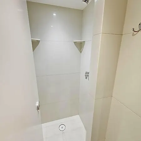 Backpackers - Over 18s Only Hostel *