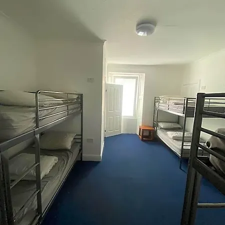 Hostel West Side *