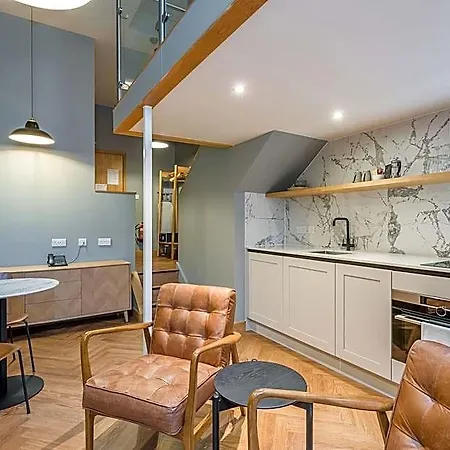 Richmond Place Apts - Now Km - 993949 3*
