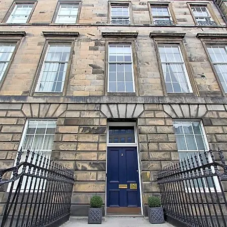 Escape To @ Albyn Place *